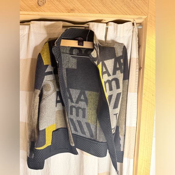 Graphic Patterned Zip-Up Jacket - Picture 7 of 9